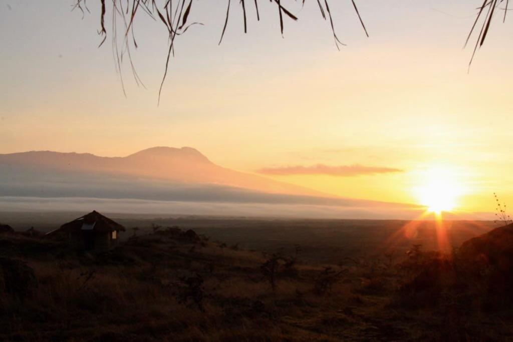 Osiligilai Maasai Lodge Sanya Juu Exterior photo